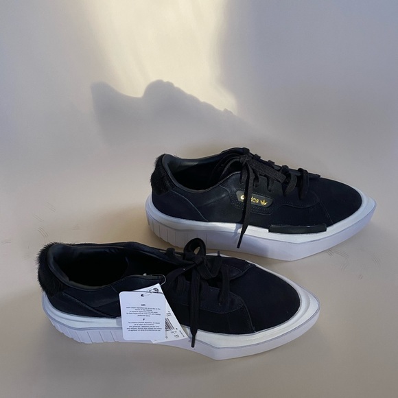 Adidas - HYPERSLEEK Casual Sneaker - Picture 3 of 7